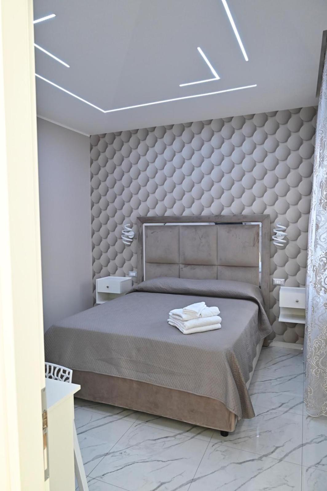 לינה וארוחת בוקר נאפולי Bebsantaniellohouse1 חדר תמונה